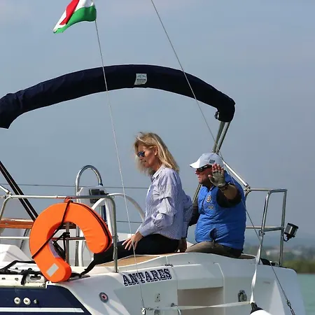 ספינת מלון Bavaria Cruzer *