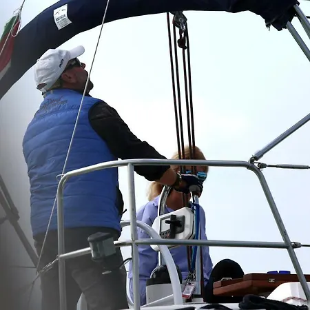Botel Bavaria Cruzer *